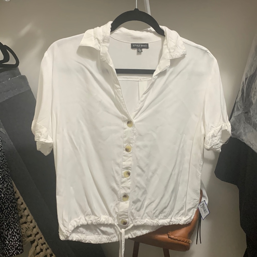 White short sleeve button down tie waist shirt